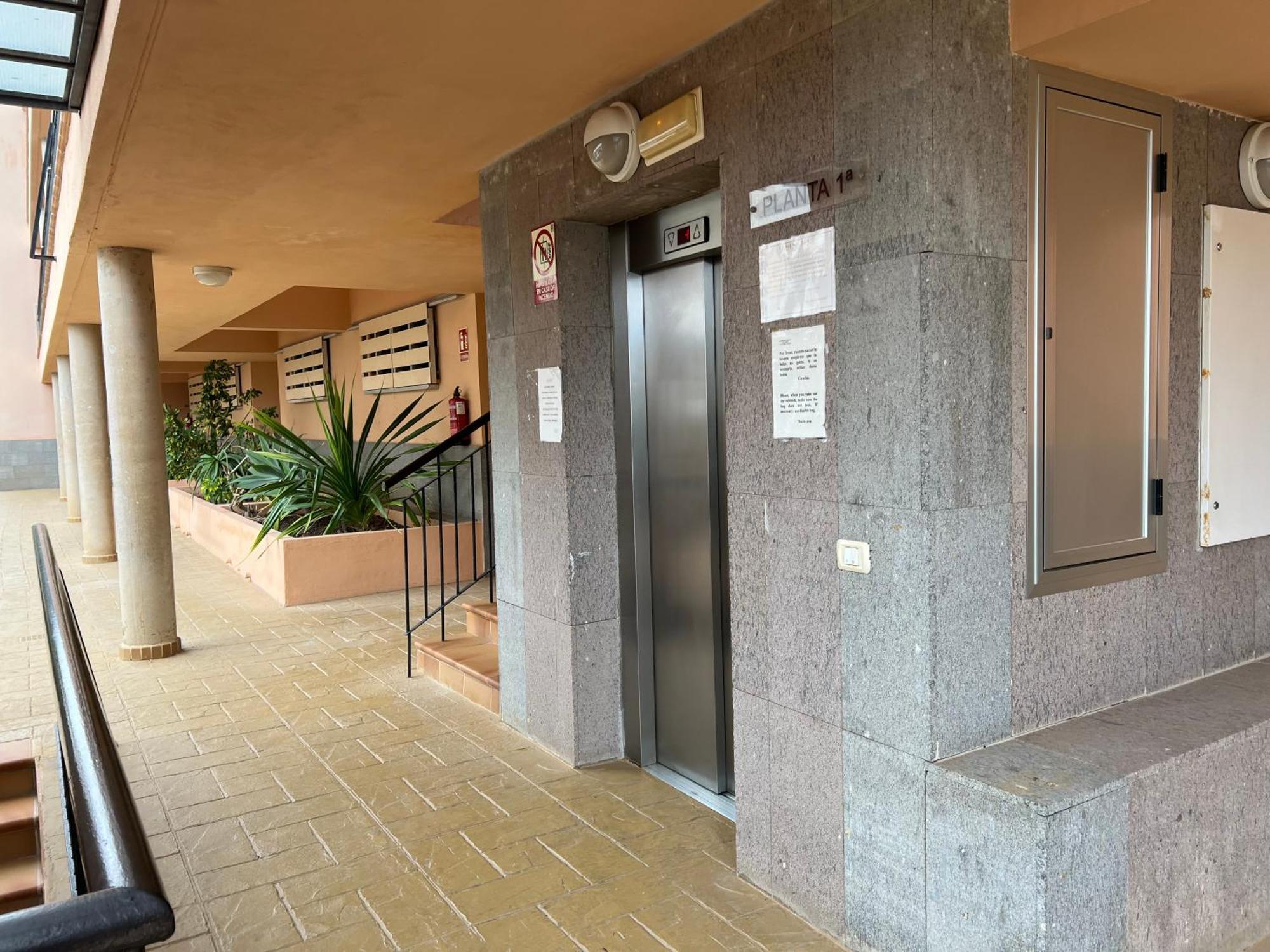 Los Cristianos Piscina Y Terraza Los Cristianos (Tenerife) Exterior foto