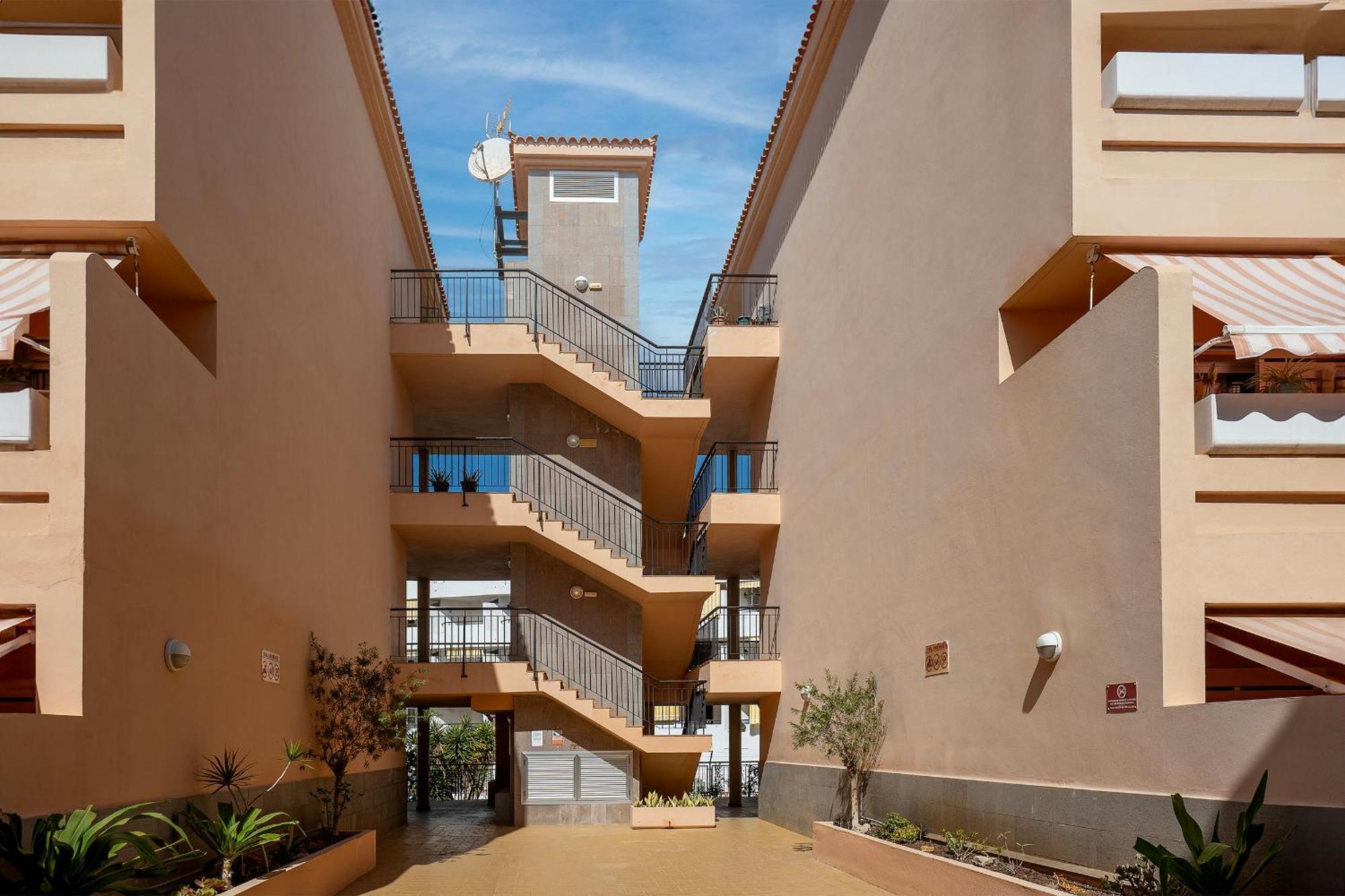 Los Cristianos Piscina Y Terraza Los Cristianos (Tenerife) Exterior foto